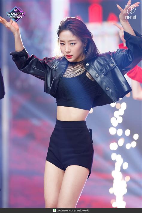 Pin By Roni On Yves Loona Outfits Kpop Girls Loona Stage Outfits
