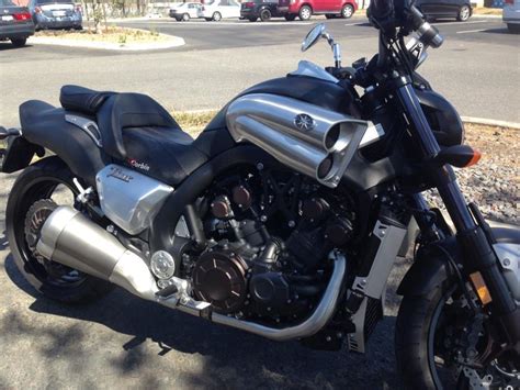 For its safety, it has got a bright headlight and mono block 6 piston caliper on its front tire. Yamaha Vmax 1700 motorcycles for sale in California