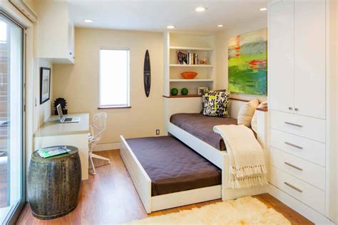 This bedroom office combo allow you to work from home with comfortable feeling. 25 Fabulous ideas for a home office in the bedroom