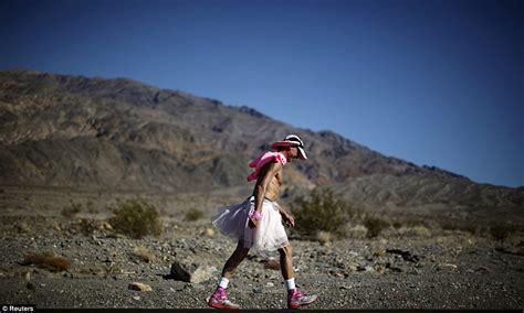 The Toughest Marathon On Earth Extreme Runners Take Part In 135 Mile