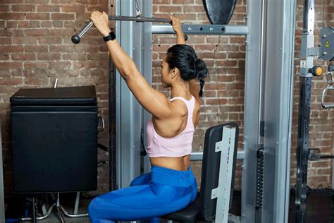 How To Do A Lat Pulldown Techniques Benefits Variations