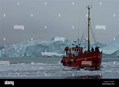 Greenland West Coast Qaasuitsup Kommunia Ilulissat Boat Through