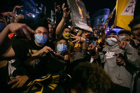 Photos Lakers Fans Celebrate Outside Staples Center Nbc Los Angeles