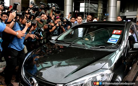 Melalui sidah khas tersebut, dr. Maszlee letak jawatan sebagai menteri pendidikan ...