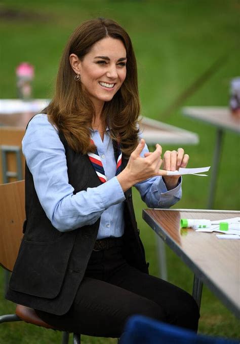 Kate Middleton Elle Ressort Sa Blouse Whistles Portée Po Closer