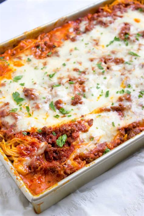 Sometimes you just need a cheesy, gooey, comforting pasta casserole type dish to dive into at the end of a long day, and this baked million dollar spaghetti will not disappoint! Baked Million Dollar Spaghetti - Dinner, then Dessert