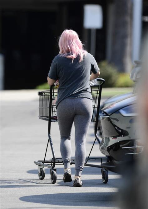 Ariel Winter Went Shopping Without Panties And Bra 24 Photos The