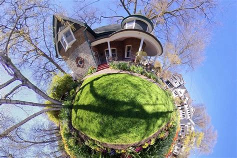 Someone Is Taking The Coolest 360 Degree Photos Of Toronto