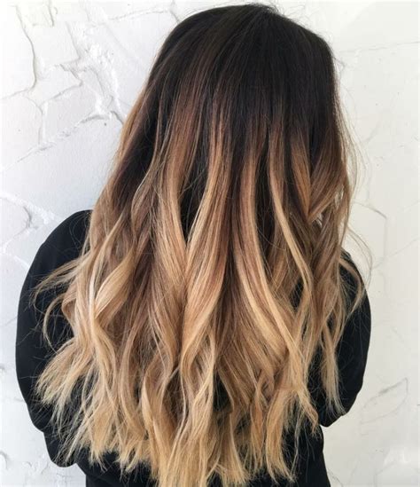 When it comes to dying your hair blond, you can choose to visit the hair salon or try it yourself at home. Ombre für braune Haare mit blonden Spitzen | Ombré haare färben, Ombré haare, Haarfarben