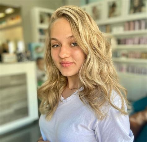 goldilocks is that you 🤩 🍯 vp hair created the most stunning golden blonde and we are here for