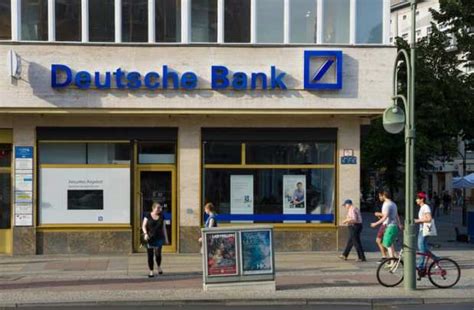 Deutsche Bank Posts 924m Loss Amid Restructure
