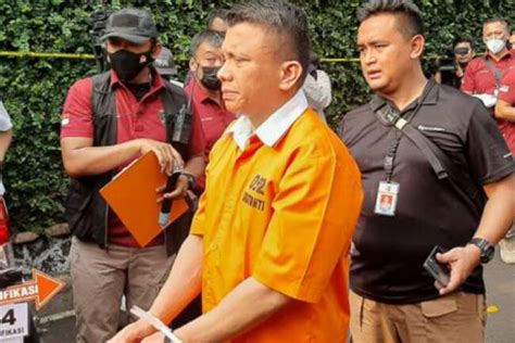 Nomor Bajunya Irjen Ferdy Sambo Kenakan Baju Tahanan Warna Oranye