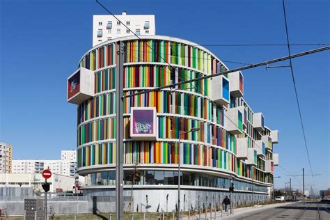 12 Mesmerizing Buildings With Colored Glass Facades Decorpion