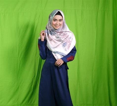 tutorial hijab menutup dada segi empat jilbab gucci