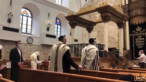 Video Heartwarming Singing Upon The Return To The Churvah Shul In The