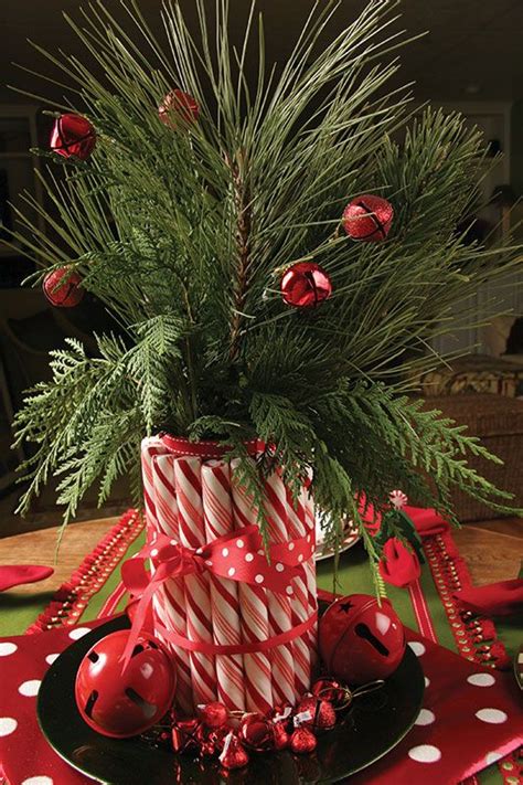 christmas decor ideas  traditional red  green