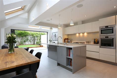 Pin By Plus Rooms On Stylish Contemporary Extension Kitchen Layout