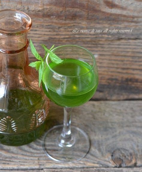 Διαλεξτε μια αρωματικη ποικιλια μεντας. Ricetta liquore alla menta | Liquori, Bevande liquori, Menta