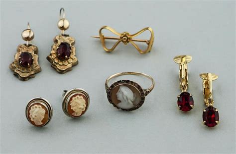 Lot Vintage Jewelry Collection
