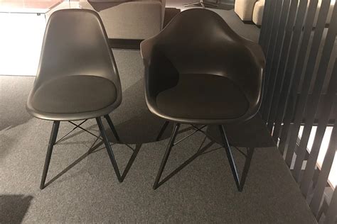 So kann der stuhl nach eigenen vorstellungen zusammengestellt werden. Stuhl EAMES PLASTIC CHAIR von Vitra - Möbel Ernst Wohnkonzept