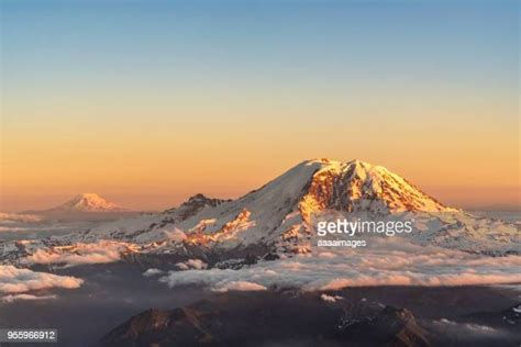 Cascades Mountain Range Photos And Premium High Res Pictures Getty Images