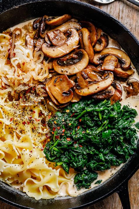 One-Pot Garlic Parmesan Pasta Recipe with Spinach and Mushrooms