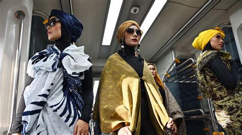 Muslim Couture How Big Labels Miss The Mark When It Comes To Modest Fashion Middle East Eye