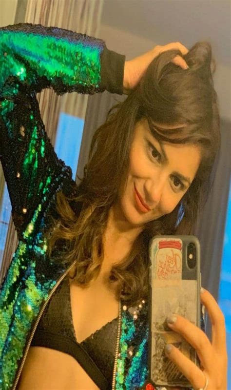 Kumkum Bhagya Pragya Actress Sriti Jha Shares Bold And Glamorus Photos Viral On Social Media