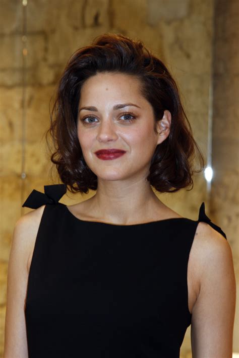 Marion Cotillard Keeps Cool At Dior Couture Show Coupe