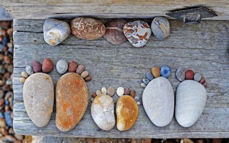 Stone Footprints The Art Of Making Footprints From Rocks Bit Rebels