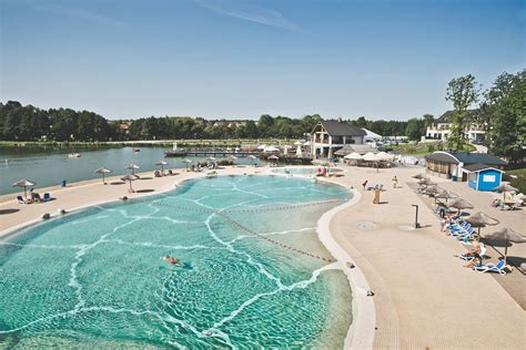 Hawaje W Osieku Błękitna Woda Parasolki W Drinkach I Na Plaży W