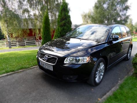 See body style, engine info and more specs. 2011 Volvo V50 - Photos, Features, Price | machinespider.com
