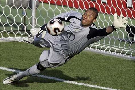 ˈdʒidɐ), is a brazilian former footballer who played as a goalkeeper. Former Brazil keeper Dida signs with Portuguesa