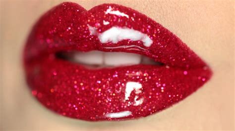 Sparkling Charm Tutorials For Irresistible Glitter Lips