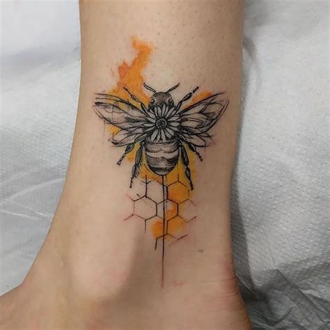 25 Best Bee Tattoo Ideas For Women Beautiful Dawn Designs In 2021
