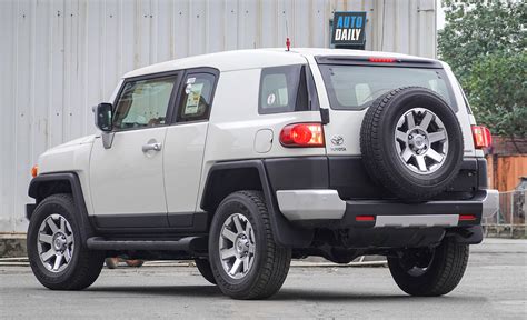 Dashboard is prominent with a nine inches display screen providing a well upgraded infotainment system and the instrumental cluster is also made very attractive to complete the astonishing looks. Xe việt dã Toyota FJ Cruiser 2020 đầu tiên về Việt Nam ...