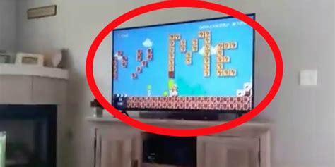 Guy Proposes To Girlfriend Using Mario