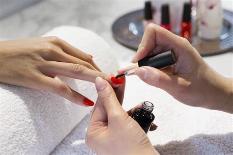 mobile manicures and pedicures in london nails by mets