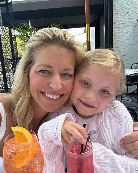 Ainsley Earhardt Biography Net Worth Age Salary Spouse Height