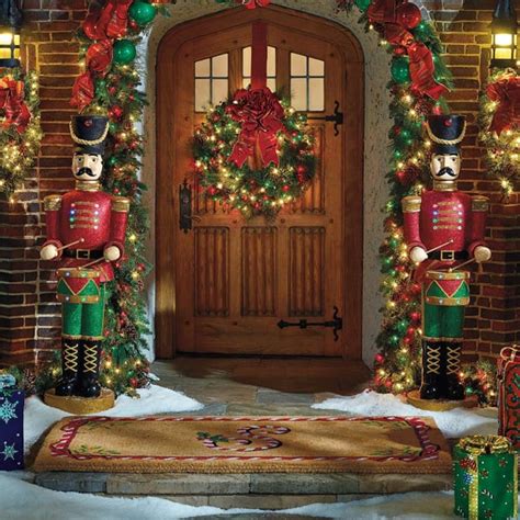 13 outdoor christmas decoration ideas stylish outside christmas via. 50+ Fabulous outdoor Christmas decorations for a winter wonderland