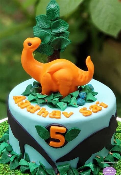 My son will be 5 tomorrow and he is dinosaur mad. Dinosaur Themed 5th Birthday Chocolate Cake | Amy's Bake House