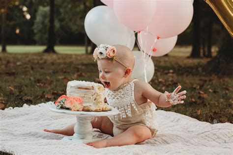 How To Prepare For First Birthday Photoshoot Tips Props Poses More Artofit