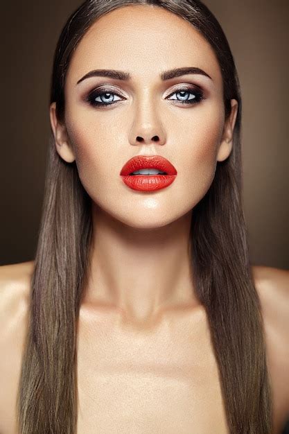 Retrato Glamour Sensual Da Senhora Modelo Linda Mulher Com Maquiagem Diária Fresca Com Lábios