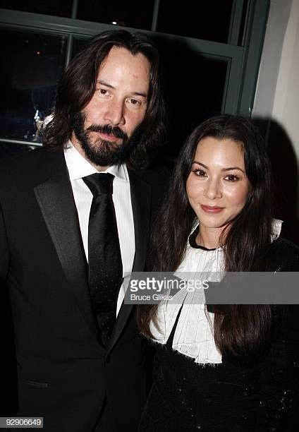 Exclusive Coverage Keanu Reeves And China Chow Pose At The Stage Keanu Reeves Poses