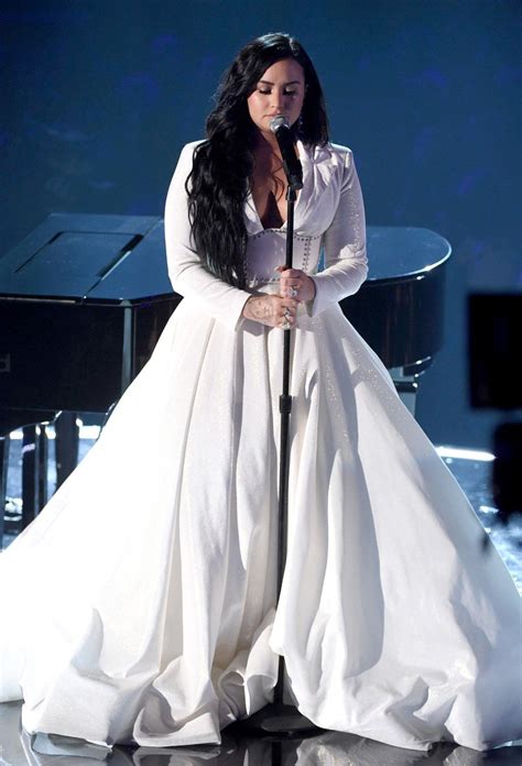 Demi lovato returned to the grammy stage on sunday night (jan. Demi Lovato Cries During Emotional 'Anyone' Performance at ...