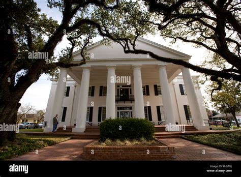 Courthouse In Abbeville Louisiana Stock Photo Alamy