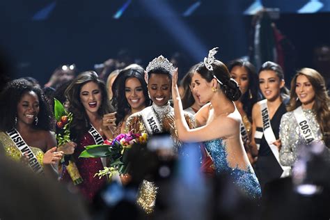 Estas son las 10 semifinalistas steve harvey anuncia10 semifinalistas de miss universo 2019: La surafricana Zozibini Tunzi ganó la corona del Miss ...