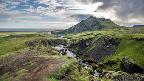 Download Wallpaper 1600x900 River Valley Landscape Nature Iceland