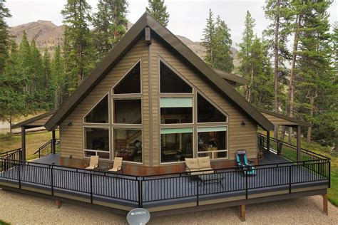 Cabins near yellowstone also do not bear the same restrictions that a yellowstone cabin inside the park would. 12 Dreamy Yellowstone Cabins You Can Rent for your Next ...