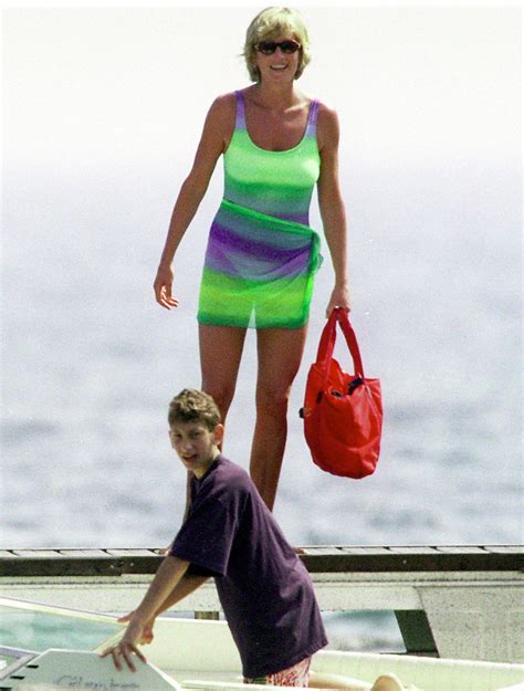 princess diana s summer style in 6 timeless swimsuits vogue france